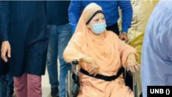 রবিবার (১৭ সেপ্টেম্বর) দিবাগত রাত ১টা ৩০ মিনিটে মেডিকেল বোর্ডের সুপারিশ অনুযায়ী খালেদা জিয়াকে সিসিইউতে স্থানান্তর করা হয়েছিলো।