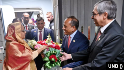 জাতিসংঘে বাংলাদেশের রাষ্ট্রদূত ও স্থায়ী প্রতিনিধি মুহাম্মদ আবদুল মুহিত এবং যুক্তরাষ্ট্রে বাংলাদেশের রাষ্ট্রদূত মুহাম্মদ ইমরান বিমানবন্দরে প্রধানমন্ত্রী শেখ হাসিনাকে অভ্যর্থনা জানান। 