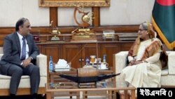 বাংলাদেশে নিযুক্ত পাকিস্তানের বিদায়ী হাইকমিশনার ইমরান আহমেদ সিদ্দিকী প্রধানমন্ত্রীর সরকারি বাসভবন গণভবনে বিদায়ী সাক্ষাৎ করেন প্রধানমন্ত্রী শেখ হাসিনার সঙ্গে। ৭ সেপ্টেম্বর, ২০২৩।