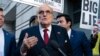Rudy Giuliani, ancien maire de New York et ancien avocat personnel de l'ex-président Donald, s'exprime lors d'une conférence de presse après son procès en diffamation devant le palais de justice fédéral de Washington, le vendredi 15 décembre 2023. (Photo AP/José Luis Magana)