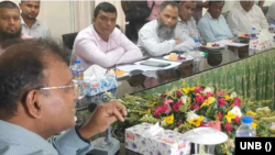 রবিবার (১৭ সেপ্টেম্বর) দুপুরে কিশোরগঞ্জ সার্কিট হাউজে, সাংবাদিকদের সাথে কথা বলছেন কমিশনার আনিছুর রহমান।
