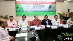 ইনস্টিটিউশন অফ ডিপ্লোমা ইঞ্জিনিয়ার্স, বাংলাদেশ (আইডিইবি) মিলনায়তনে 'কৃষি বিপ্লব ও জলবায়ু পরিবর্তনের প্রভাব' শীর্ষক সেমিনারে বক্তব্য রাখছেন বাংলাদেশের কৃষিমন্ত্রী ড. মো. আব্দুর রাজ্জাক। ১৮ সেপ্টেম্বর, ২০২৩। 
