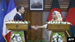 ফ্রান্সের প্রেসিডেন্ট ইমানুয়েল ম্যাক্রোঁর সঙ্গে দ্বিপক্ষীয় আলোচনার পর এক যৌথ প্রেস ব্রিফিং-এ দুই নেতা। সোমবার, ১১ সেপ্টেম্বর, ২০২৩। 