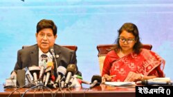 পররাষ্ট্র মন্ত্রণালয়ে সাংবাদিকদের ব্রিফিংকালে বাংলাদেশের পররাষ্ট্রমন্ত্রী এ কে আব্দুল মোমেন। ১২ অক্টোবর, ২০২৩।