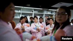 သူနာပြုသင်တန်းတခုမှာ တွေ့ရတဲ့ တရုတ်အမျိုးသမီးများ