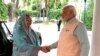 ভারতের প্রধানমন্ত্রী নরেন্দ্র মোদী এবং বাংলাদেশের প্রধানমন্ত্রী শেখ হাসিনা। জি-২০ সামিট, ভারত, ২০২৩।