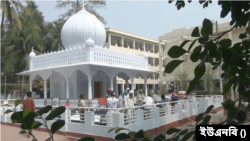 বাংলাদেশের কুষ্টিয়া জেলার কুমারখালী উপজেলার ছেঁউড়িয়ায়, লালনের আখড়া বাড়ি।