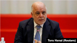 Imagen de archivo del primer ministro de Irak Haider al-Abadi hablando durante una conferencia sobre apoyo al trabajo para facilitar la reducción de armas en la sociedad iraquí, en Tokio, Japón, el 5 de abril de 2018. REUTERS/Toru Hanai