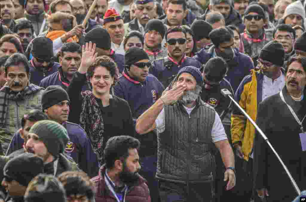 India&#39;s opposition Congress party leader Rahul Gandhi, center right and his sister and party leader Priyanka Vadra, center left, walk with their supporters during a &quot;Unite India March,&quot; in Srinagar, Indian-controlled Kashmir.