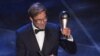 Juergen Klopp avec son trophée de meilleur entraîneur de l'année, Italie, le 23 septembre 2019.