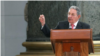 El presidente de Cuba, Raúl Castro, habla durante una ceremonia en el Capitolio en La Habana, Cuba, 24 de febrero de 2018. 