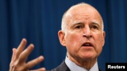 El gobernador de California, Jerry Brown, ha invitado al presidente Donald Trump a visitar proyectos de construcción de un tren de alta velocidad.