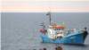  Imagen de archivo en la que inmigrantes en un bote de madera son rescatados por la tripulación del barco "Juventa" de la ONG alemana Jugend Rettet en el Mar Mediterráneo, frente a las costas de Libia, el 18 de junio de 2017. REUTERS/Stefano Rellandini