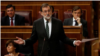 El presidente del Gobierno español, Mariano Rajoy, responde a una pregunta en el Parlamento, en Madrid, 18 de octubre de 2017. 