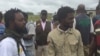 Des ex-ninjas en attente de désarmement (VOA/Arsène Séverin)