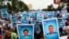 Los partidarios del presidente de Nicaragua, Daniel Ortega, muestran fotos de policías muertos, que perdieron la vida durante las últimas protestas, en una manifestación en Managua, Nicaragua el 21 de julio de 2018. REUTERS / Jorge Cabrera -