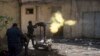 Policías federales iraquíes disparan a posiciones de ISIS en Mosul.