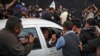 El plan de Mauel López Obrador de viajar sin guardias armados ha despertado preocupación en algunos sectores en el año más mortífero de México.