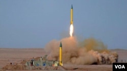 این مقاله ادعا می کند ایران در شاهرود برنامه هسته ای خود را پیش می برد. 