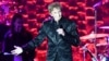 Barry Manilow es cantante, compositor, músico y productor estadounidense, con una carrera que abarca más de 50 años.