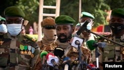 Kiongozi wa mapinduzi ya kijeshi nchini Mali, Kanali Assimi Goita akizungumza na waandishi wa habari, Septemba 22, 2020. Picha ya AFP