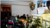 Residentes y familiares oran junto al ataúd de Claudia Gómez, joven guatemalteca que murió tras recibir un disparo de un oficial de la Patrulla Fronteriza de EEUU, en su funeral en San Juan Ostuncalco, Guatemala, 1 junio, 2018. REUTERS/ Luis Echeverría