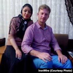 عکسی که از آقای وایت و دوست دخترش در ایران منتشر شده است.