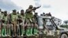 Des soldats des FARDC (Forces Armées de la République Démocratique du Congo) lors d’une opération contre des rebelles des Forces Démocratiques Alliées (ADF) à Opira, Nord Kivu, le 25 janvier 2018.