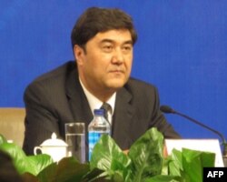 新疆政府主席努尔.白克力