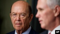 El secretario de Comercio, Wilbur Ross (izquierda), señaló que aún no se ha decidido si tendrán lugar dos negociaciones bilaterales simultáneas o una trilateral