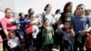 Un abogado de ACLU pidió al juez ordenar que el Gobierno reúna a todos los niños con sus familias en 30 días, y en cinco días a los menores de cinco años. 