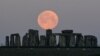 Researchers Study Inside of One of Stonehenge's Stones 