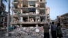 En esta foto proporcionada por la Agencia de Noticias ISNA, se observan los daños a un edificio en la ciudad de Sarpol-e-Zahab, luego del terremoto en Irán.