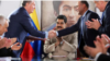 El jefe de la petrolera estatal rusa Rosneft, Igor Sechin, (izq) ssaluda al ministro del Petróleo de Venezuela y presidente de la estatal PDVSA, Manuel Quevedo, frente al presidente venezolano, Nicolás Maduro, en Maiquetía, Venezuela. 16 diciembre 2017. 