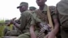 Des militaires congolais assis à bord d’un véhicule militaire dans la zone minière de Walikale, Nord-Kivu, 21 septembre 2010.