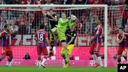 Confrontation Bayern-Dortmund au stade Allianz de Munich, en Allemagne, le 1er novembre 2014. (AP Photo/Matthias Schrader)