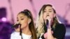 美国流行歌手爱莉安娜&middot;格兰德（Ariana Grande）和歌手、演员麦莉&middot;希拉（Miley Cyrus，右）在曼彻斯特慈善音乐会上演唱（2017年6月4日）。爱莉安娜的衣服上印着&ldquo;同一个爱&middot;曼彻斯特&rdquo;。麦莉&middot;希拉曾经主演过美国迪斯尼公司出品的青少年电视情景喜剧《孟汉娜》