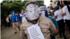 Un manifestante con una máscara del presidente de Nicaragua, Daniel Ortega, participa en una marcha en apoyo de la Iglesia Católica en León, Nicaragua el 28 de julio de 2018. REUTERS / Oswaldo Rivas
