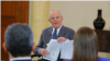 El presidente peruano Pedro Pablo Kuczynski da una entrevista a medios en el Palacio de Gobierno en Lima, Perú, 17 de diciembre, 2017. 