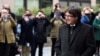 Puigdemont, autoexiliado en Bélgica donde se encuentra en libertad vigilada tras una orden de arresto internacional de la Audiencia Nacional, hacía referencia a una iniciativa presentada el viernes por la mañana por miembros independentistas de la sociedad civil catalana en el Ateneo de Barcelona.
