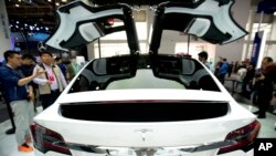De acuerdo con Tesla, fueron entregados cerca de 13.450 autos Model S y unas 11.550 camionetas deportivas Model X como la de esta foto.
