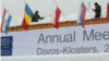 En la imagen, trabajadores en la azotea del centro de congresos que acogerá el Foro Económico Mundial en Davos, Suiza, 18 de enero de 2018 REUTERS/Arnd Wiegmann